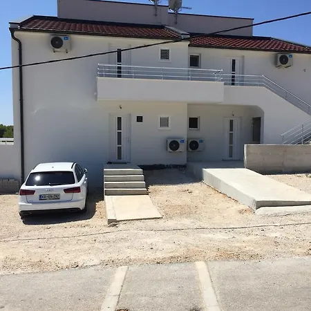 Apartament Dalia 2 *